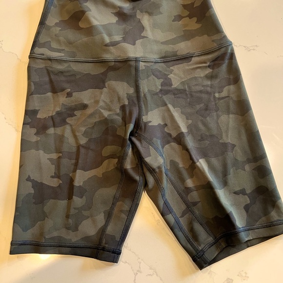 lululemon athletica Pants - Lululemon Align High-Rise short 8” rise, size 4. Never worn